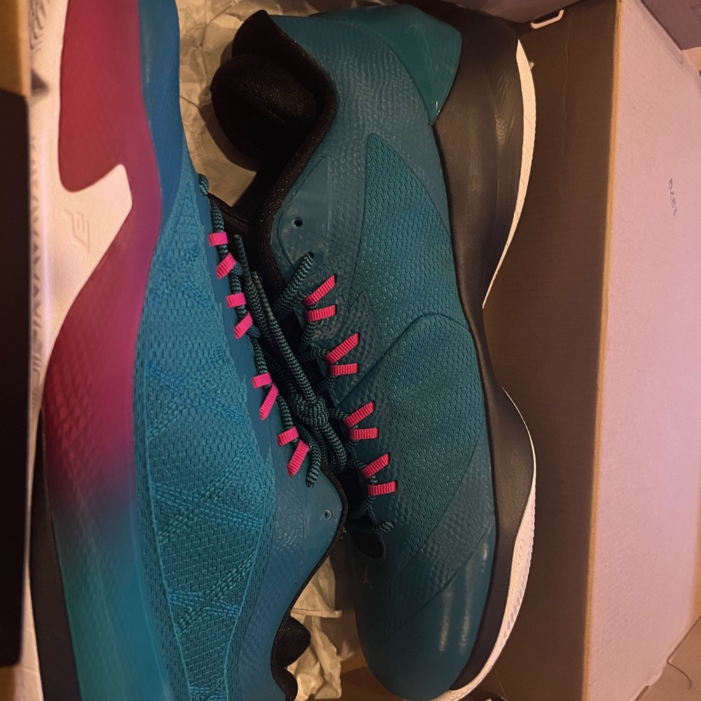 Jordan CP3 VIII Riverwalk South Beach Teal Pink Men Size 12 New Box